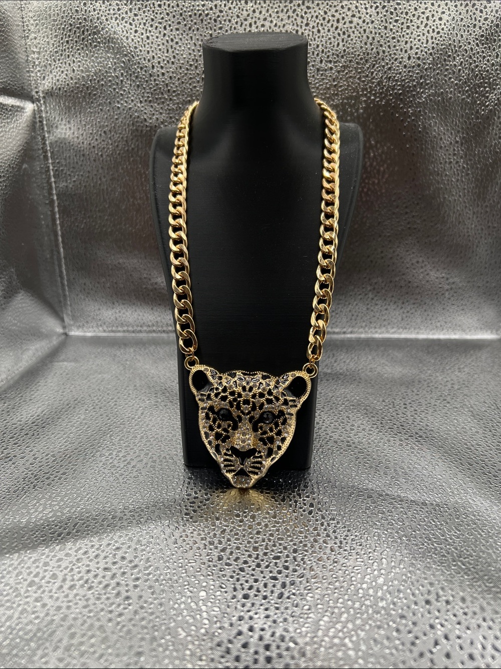 Gold Leopard Statement Pendant Necklace - 9 inche chain with 6 inch extension - Picture 4 of 9